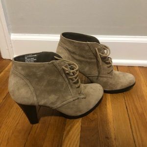 White mountain heel booties